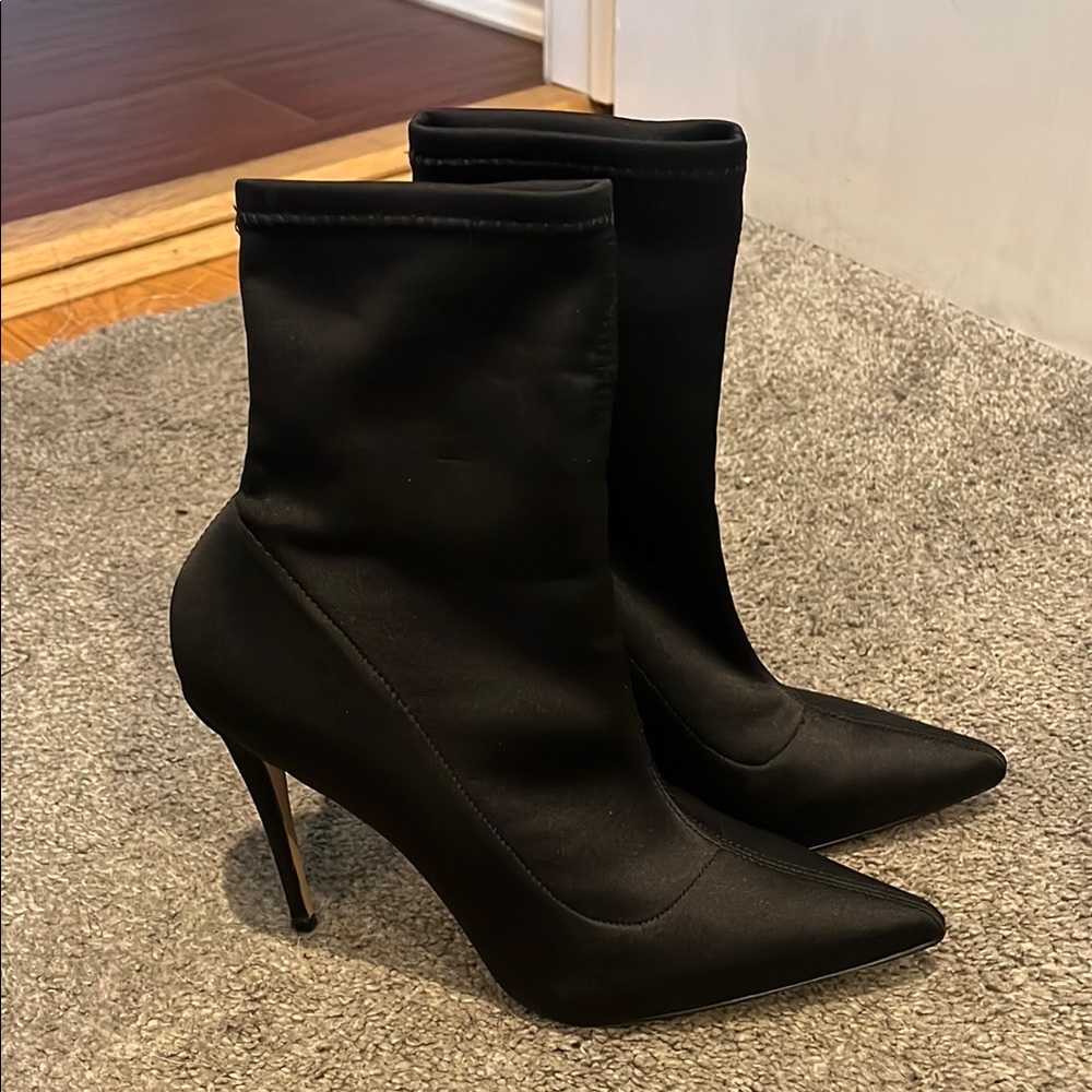 Aldo Black Heeled Boots Sleek Stiletto Design